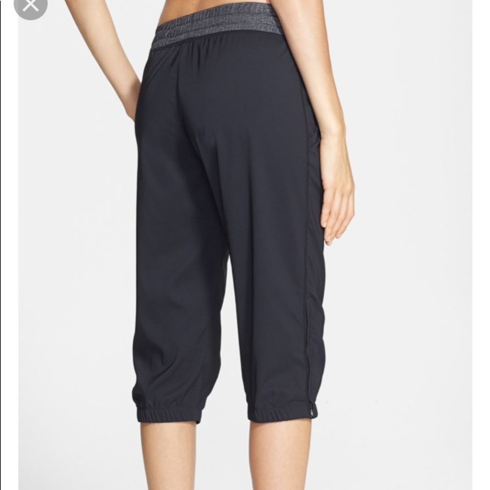 Nike Women’s revival woven Capri